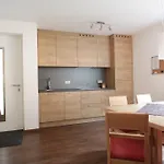 Apart Lukas